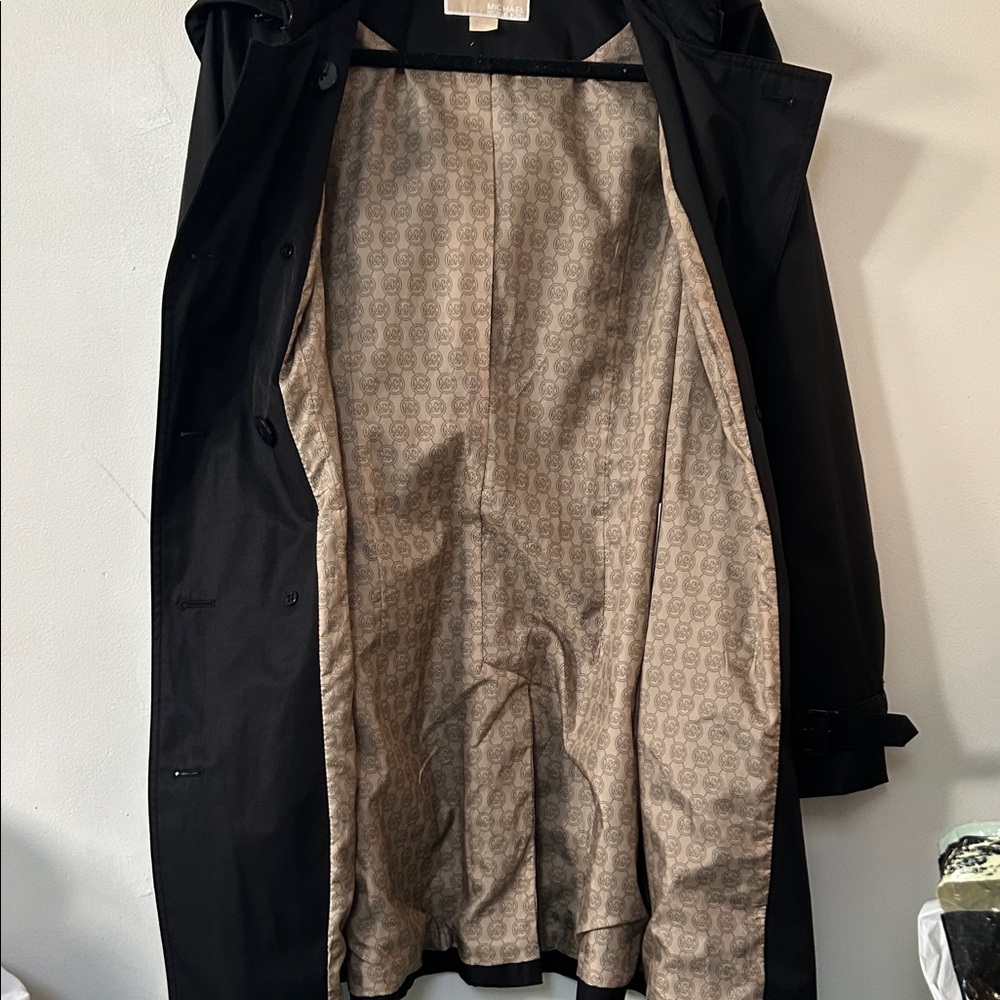 Black Trench Coat With Patterned Lining - image 7